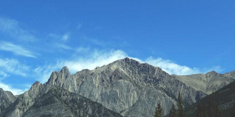 智能制造“隐形守护者”：深圳国威达工业以太网连接器如何为精密加工设备构筑抗干扰防线